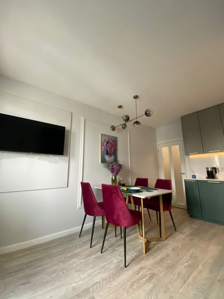 обеденный стол