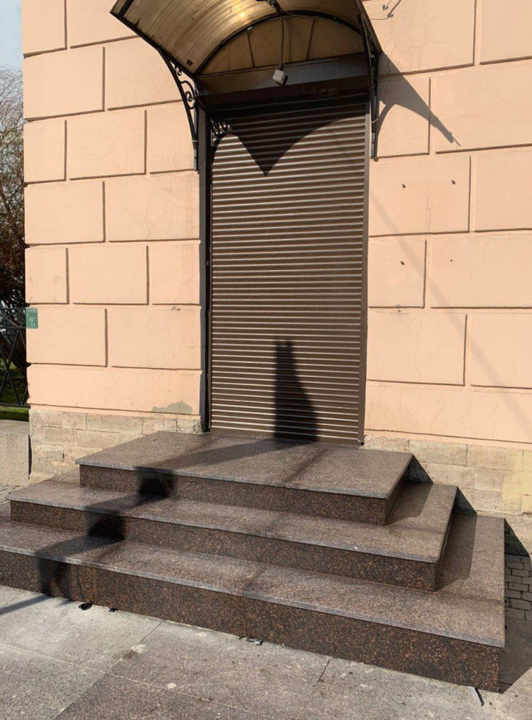 уличное крыльцо из гранита