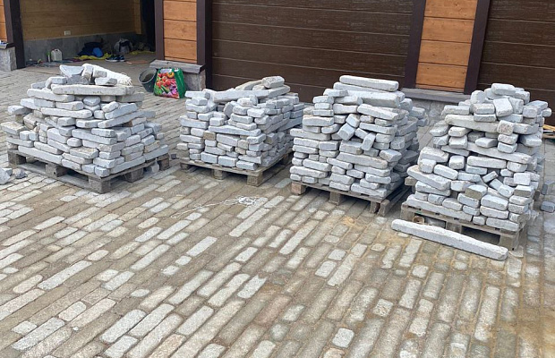 Зимняя распродажа: галтованная брусчатка из Режевского гранита по специальной цене